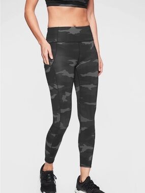 Athleta Camo Contender Tight Black/Gray 7/8 length Size L